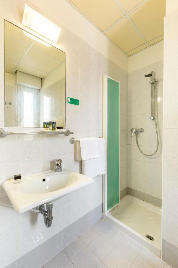 Hotel Condor-New 2024-Con Piscina Riccione Kültér fotó