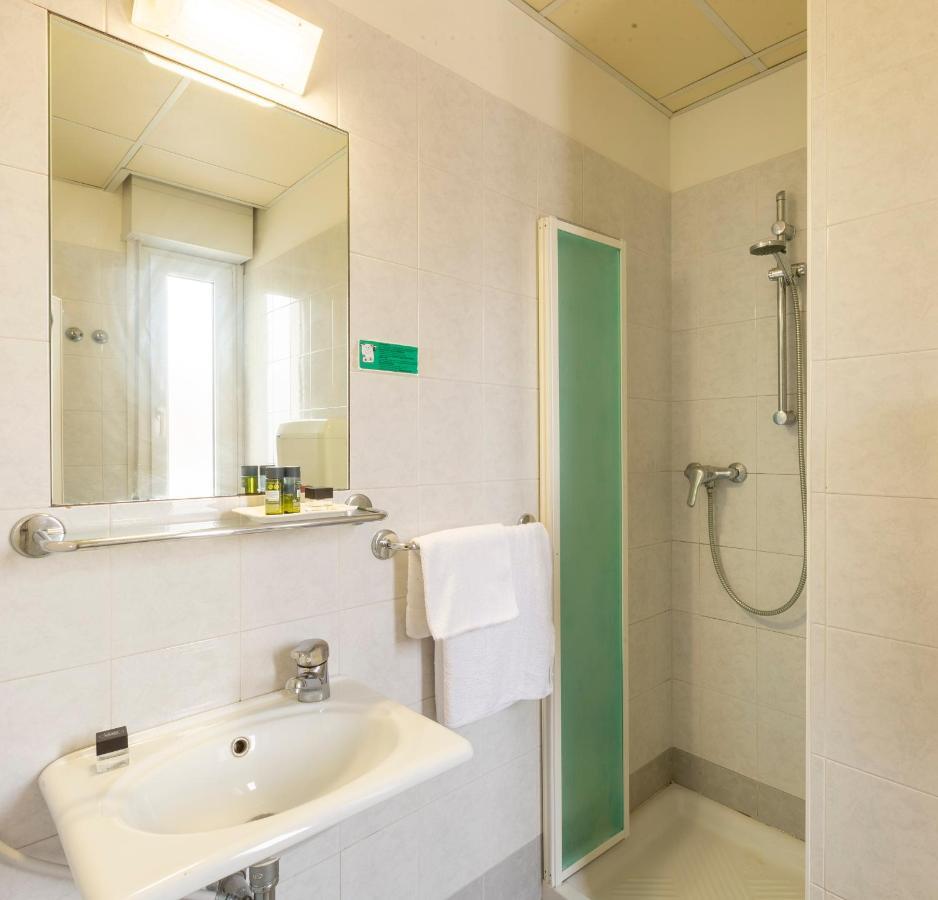 Hotel Condor-New 2024-Con Piscina Riccione Kültér fotó