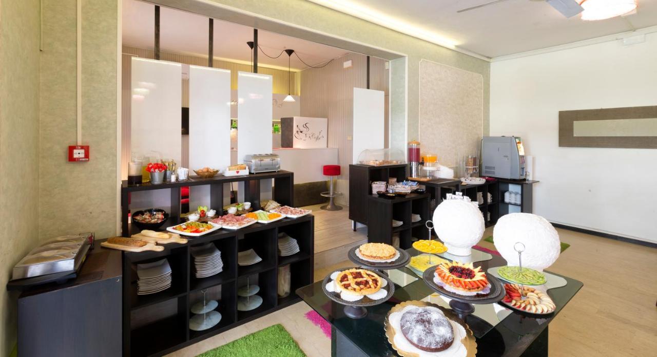 Hotel Condor-New 2024-Con Piscina Riccione Kültér fotó