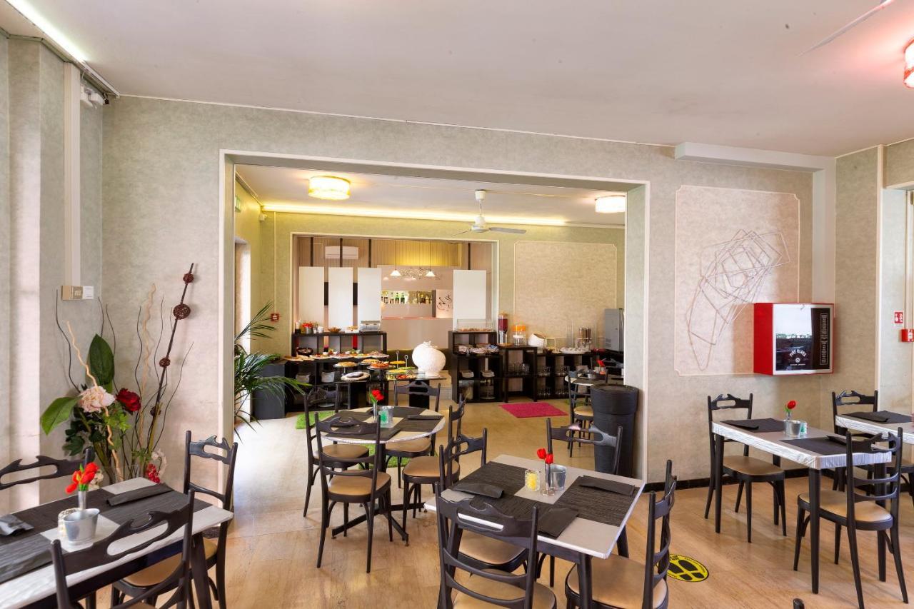 Hotel Condor-New 2024-Con Piscina Riccione Kültér fotó
