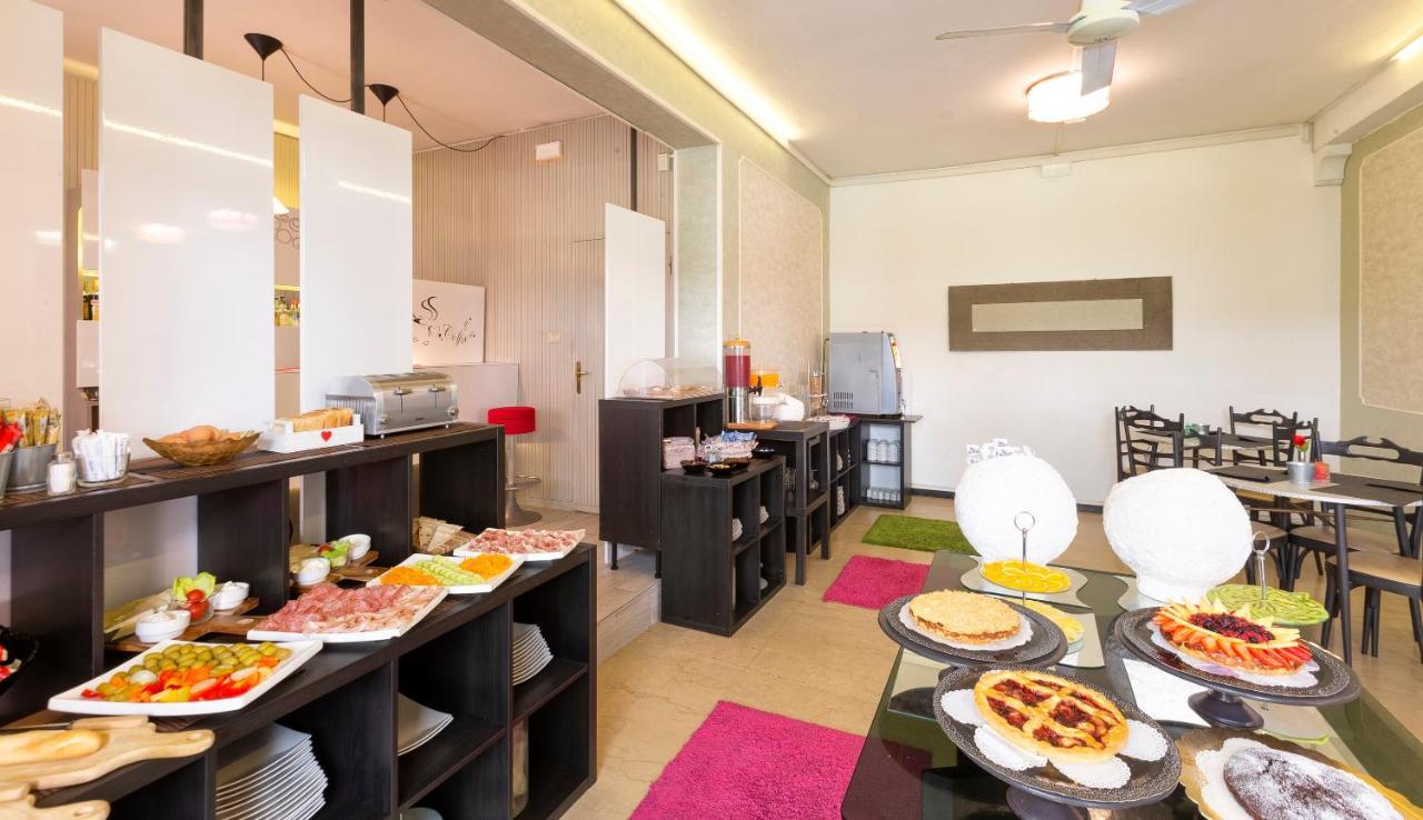 Hotel Condor-New 2024-Con Piscina Riccione Kültér fotó