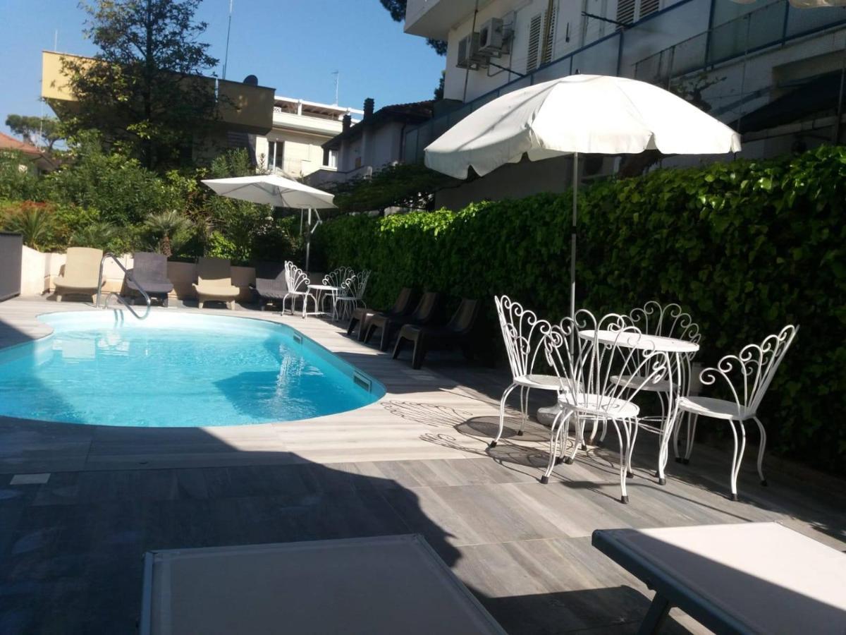 Hotel Condor-New 2024-Con Piscina Riccione Kültér fotó