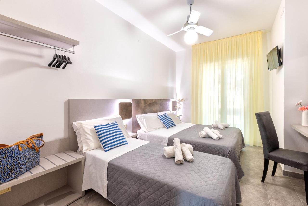 Hotel Condor-New 2024-Con Piscina Riccione Kültér fotó