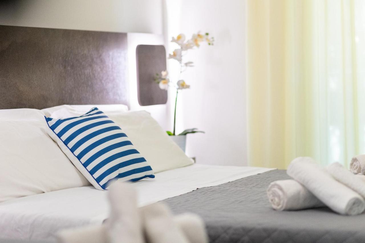 Hotel Condor-New 2024-Con Piscina Riccione Kültér fotó
