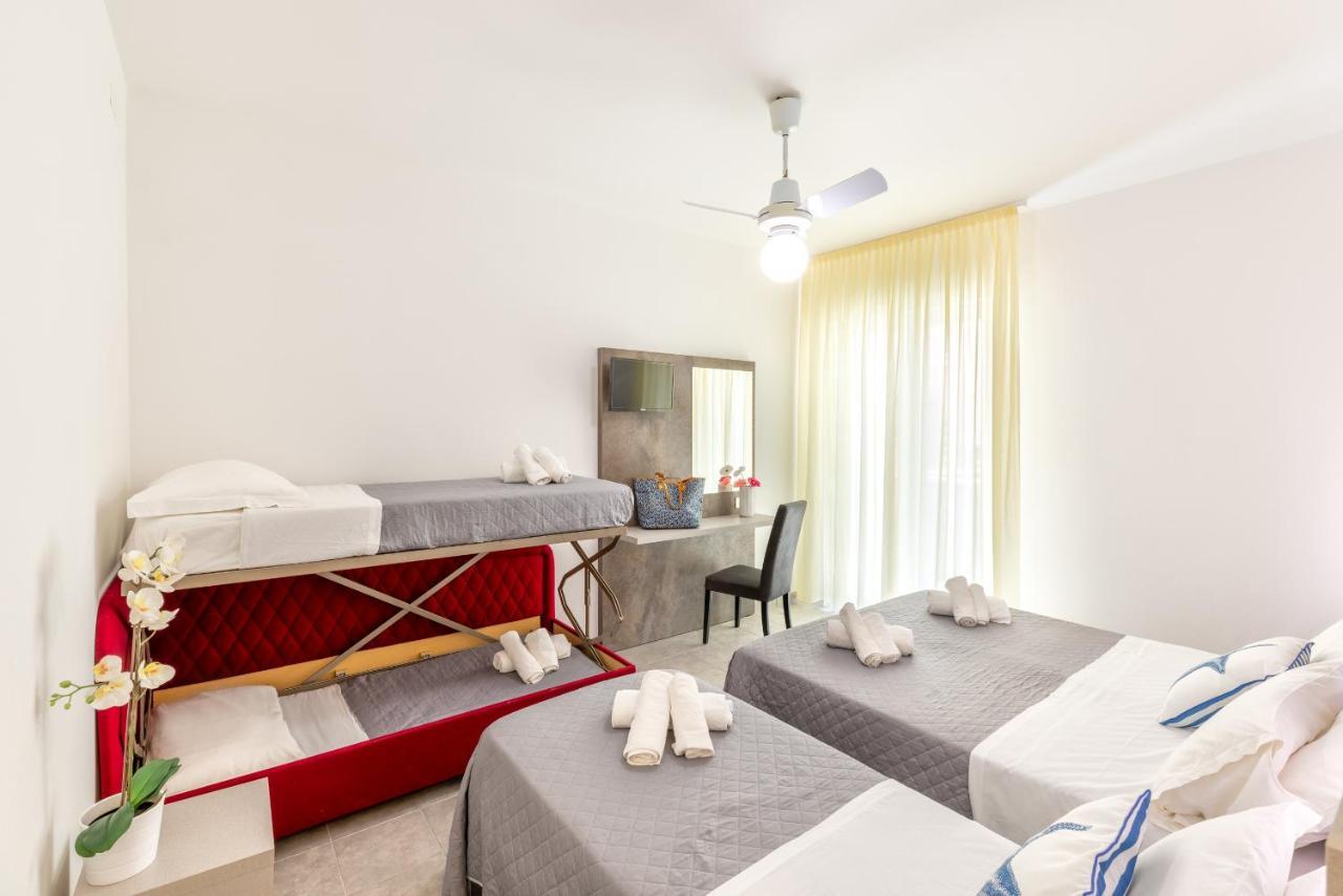 Hotel Condor-New 2024-Con Piscina Riccione Kültér fotó