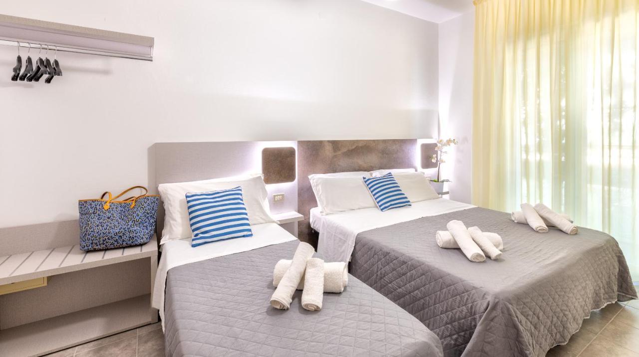 Hotel Condor-New 2024-Con Piscina Riccione Kültér fotó