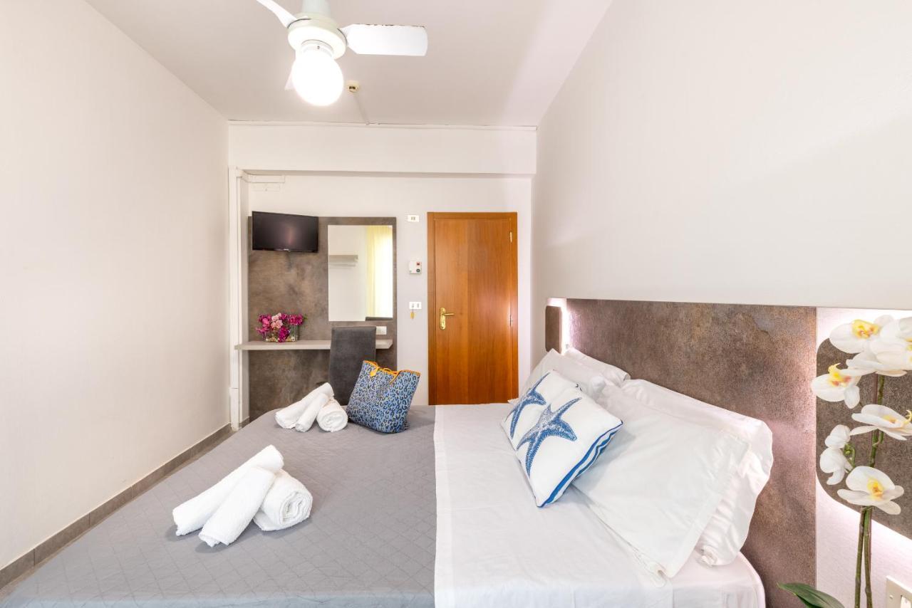 Hotel Condor-New 2024-Con Piscina Riccione Kültér fotó